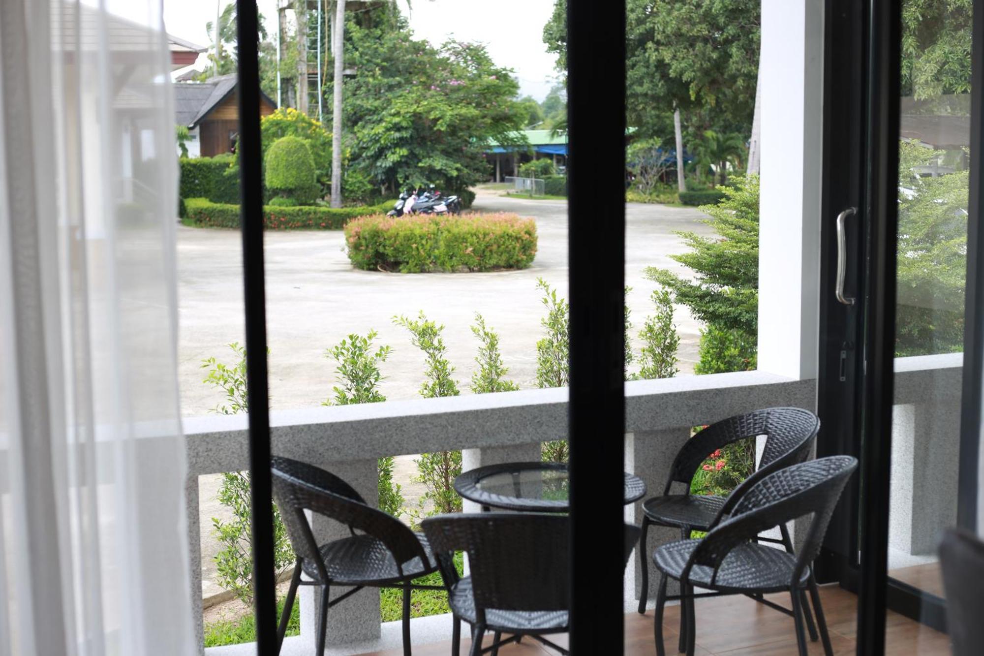 Shangrilah Bungalow Mae Nam Bagian luar foto