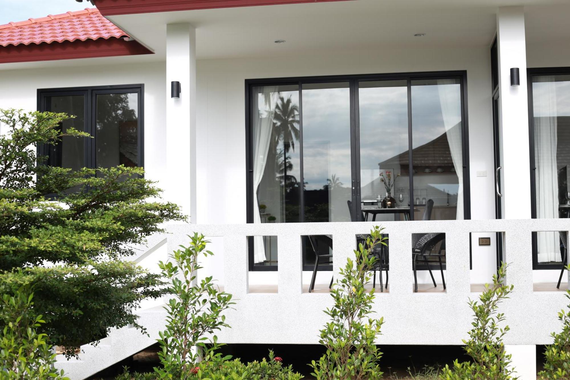 Shangrilah Bungalow Mae Nam Bagian luar foto