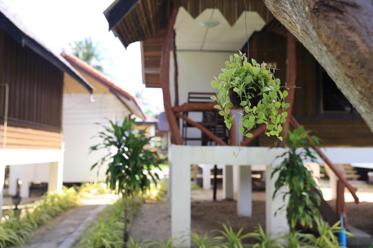 Shangrilah Bungalow Mae Nam Bagian luar foto